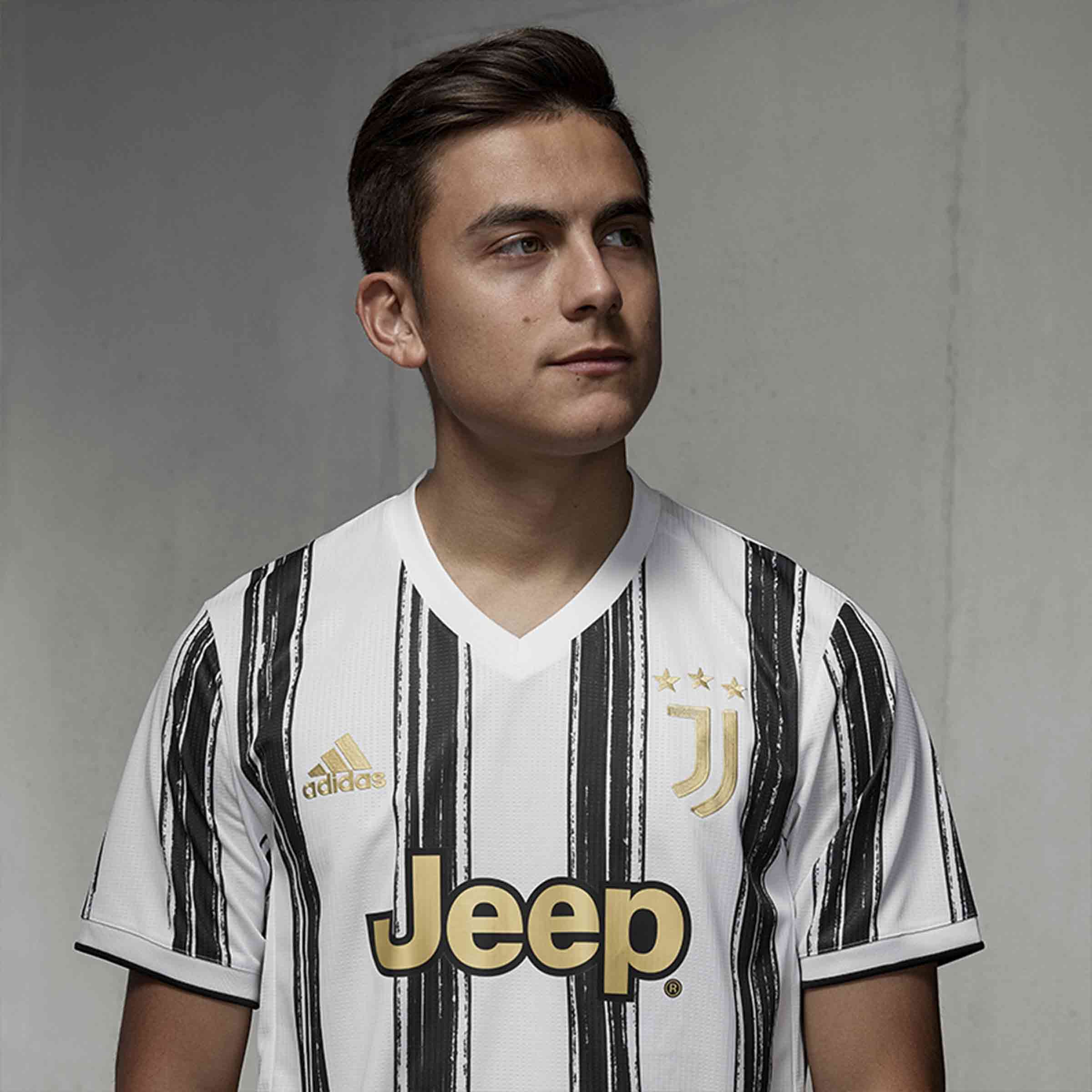 开云-詹姆斯在尤文图斯比赛中夺冠，持续失利引发热议！比赛高潮迭起的简单介绍