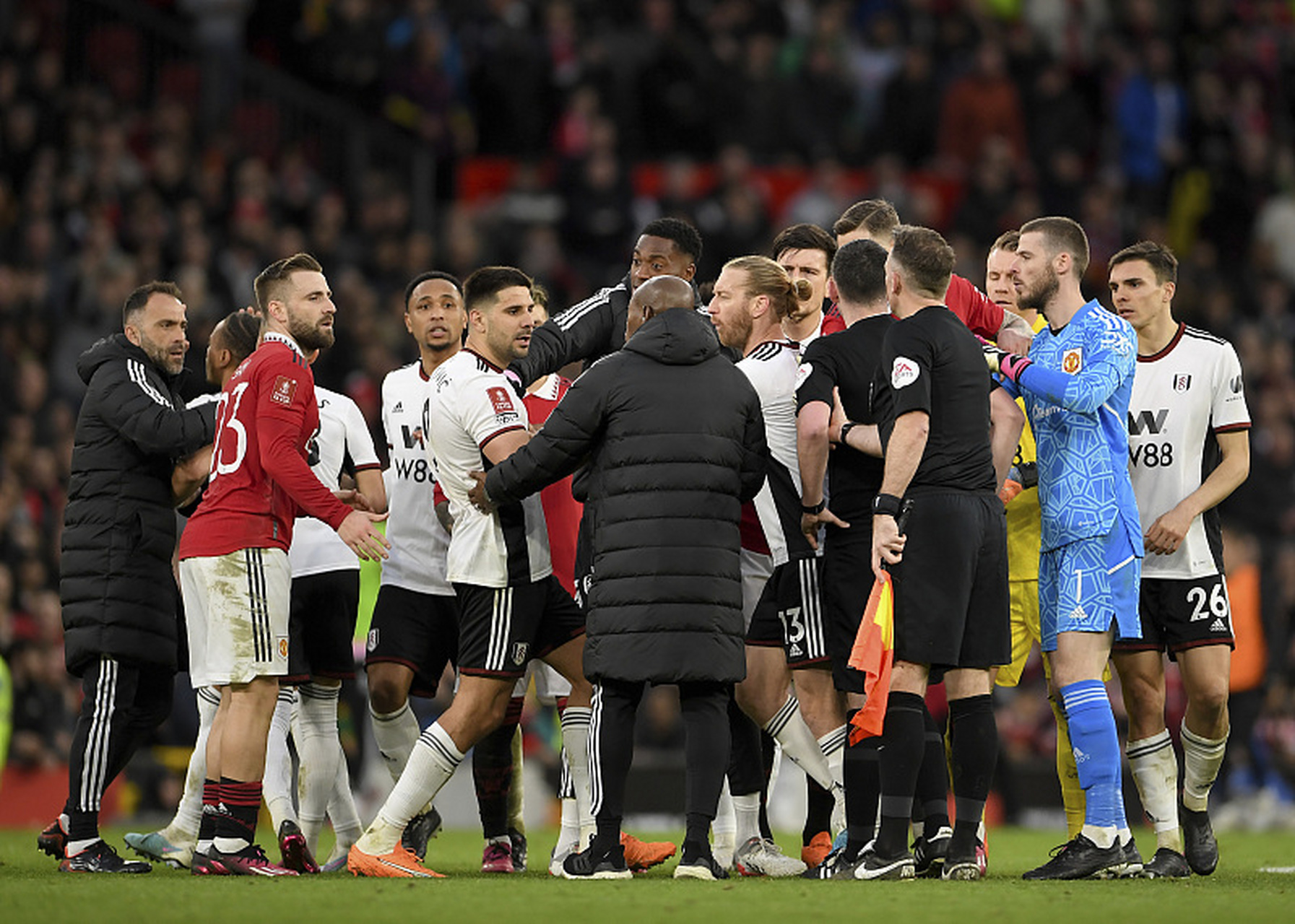 蒂姆在曼联比赛中突破纪录,回归赛场引发热议的原因 蒂姆在曼联比赛中突破纪录,回归赛场引发热议的原因