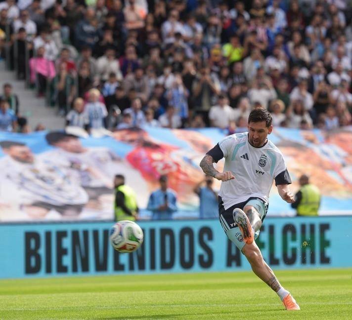 开云-梅西回归赛场，绝杀首场状态亮眼，热火观众沸腾！的简单介绍