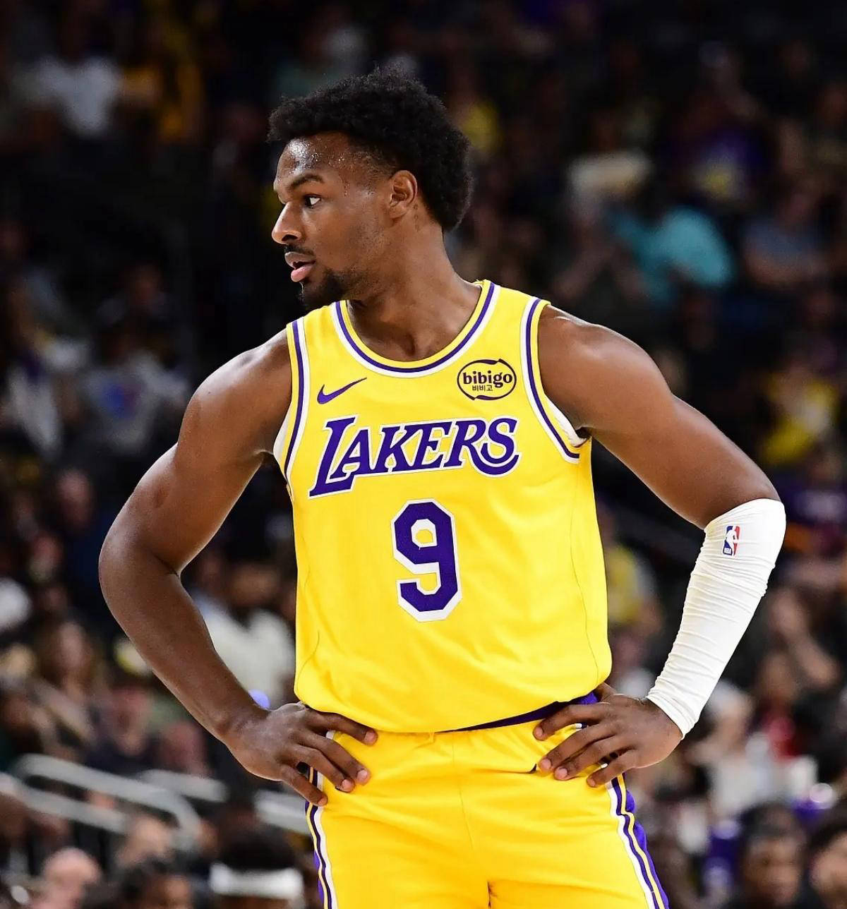 开云-Ming回归赛场，比分优势明显首场状态亮眼，湖人观众沸腾！的简单介绍