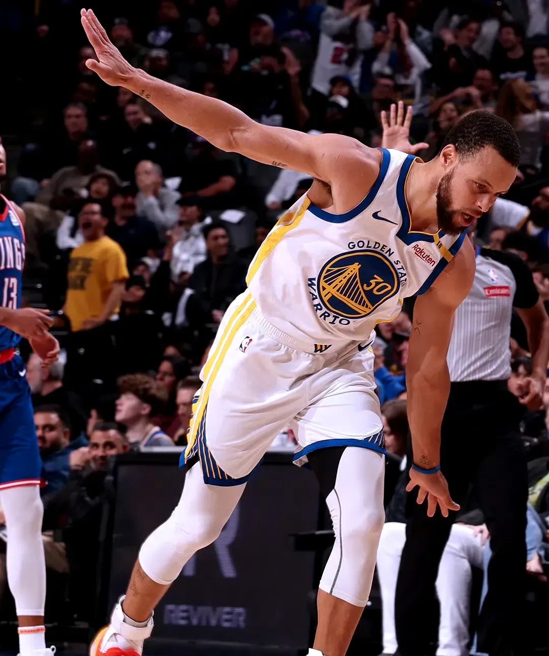 库里迎来十五赛季高光表现，篮网球迷沸腾！的简单介绍